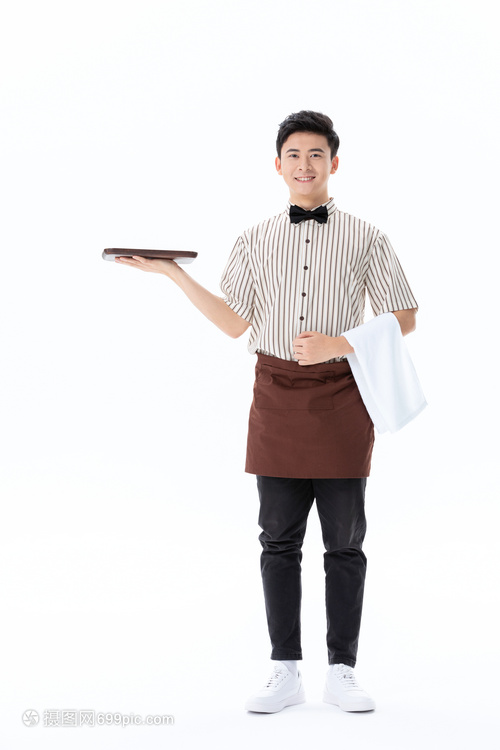 托起溫暖與專業(yè) 咖啡店服務(wù)員的一天